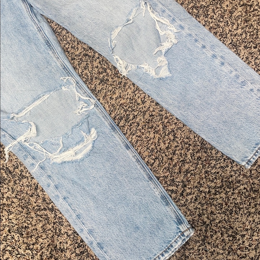 American Eagle Outfitters Blue Denim Mom Straight Ripped Jeans Size 6S | NWOT - Picture 3 of 8